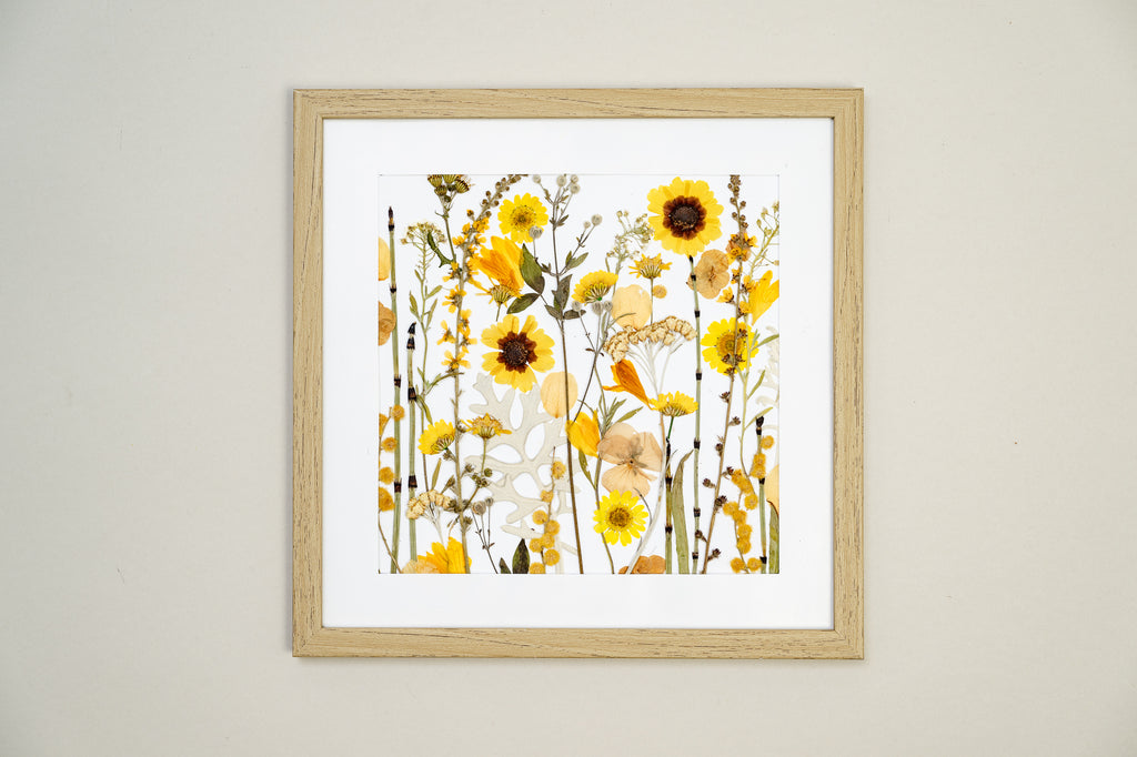 Botanical Series N° 1, geperste bloemen in kader, foto 1