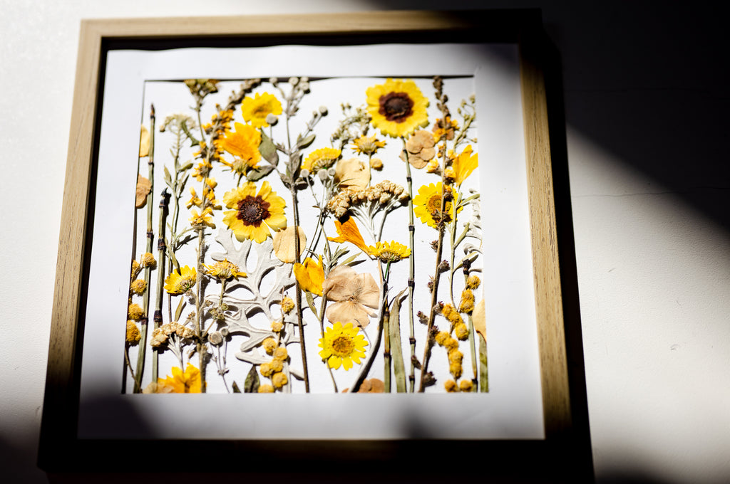 Botanical Series N° 1, geperste bloemen in kader, foto 3