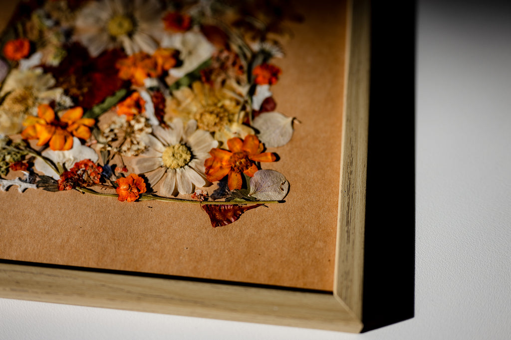 Botanical Series N° 3, geperste bloemen in kader, foto 2