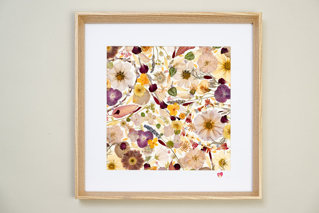 Botanical Series N° 4, geperste bloemen in kader, foto 1