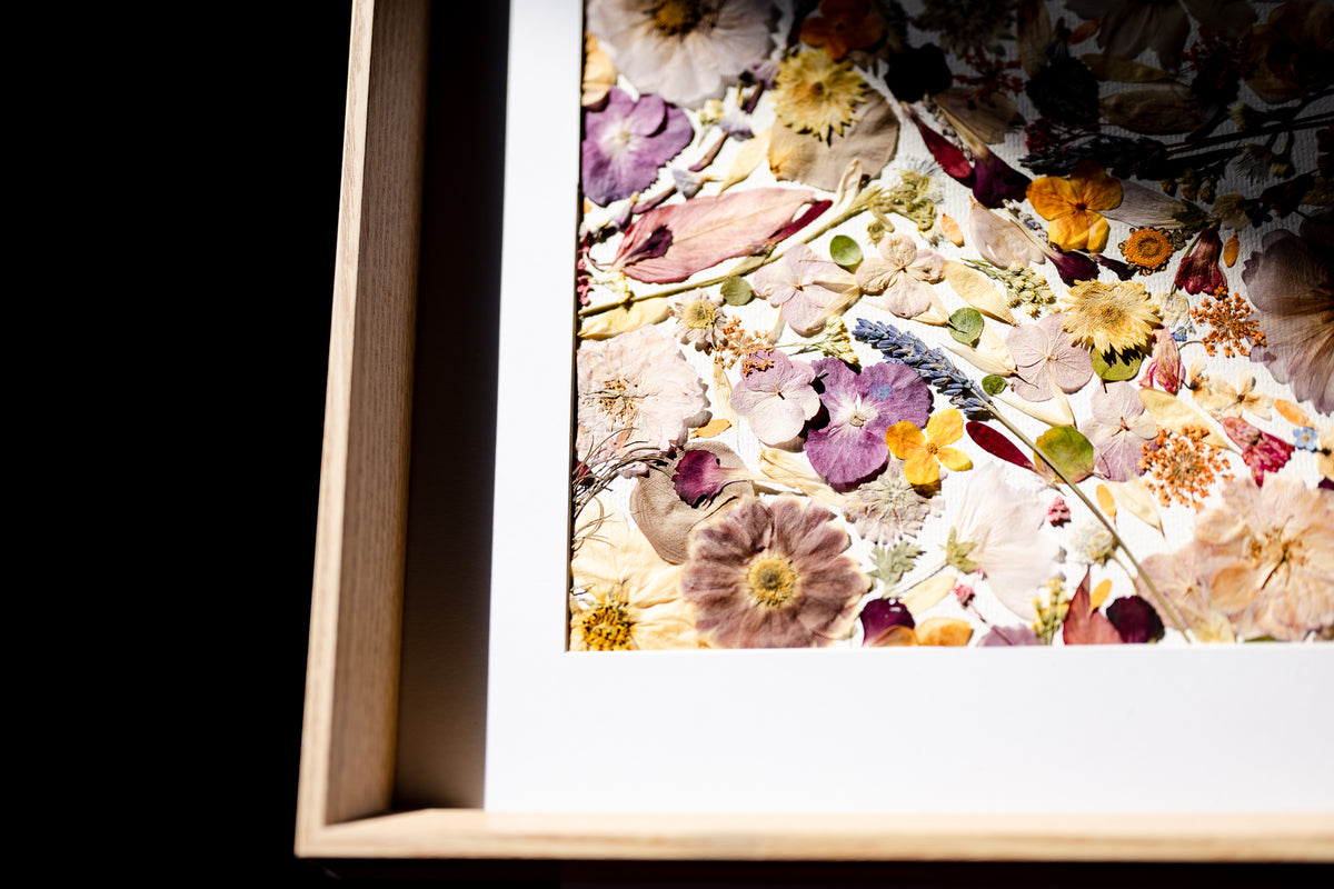 Botanical Series N° 4, geperste bloemen in kader, foto 3