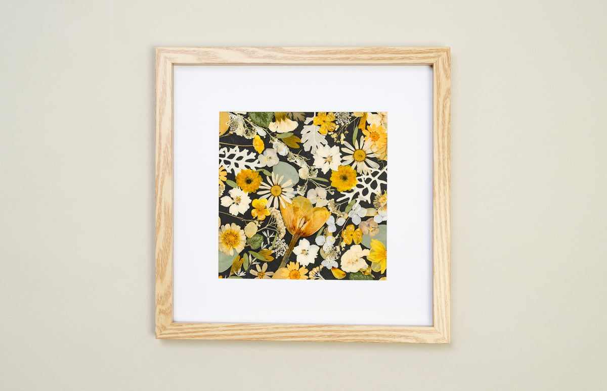 Botanical Series N° 5, geperste bloemen in kader, foto 1