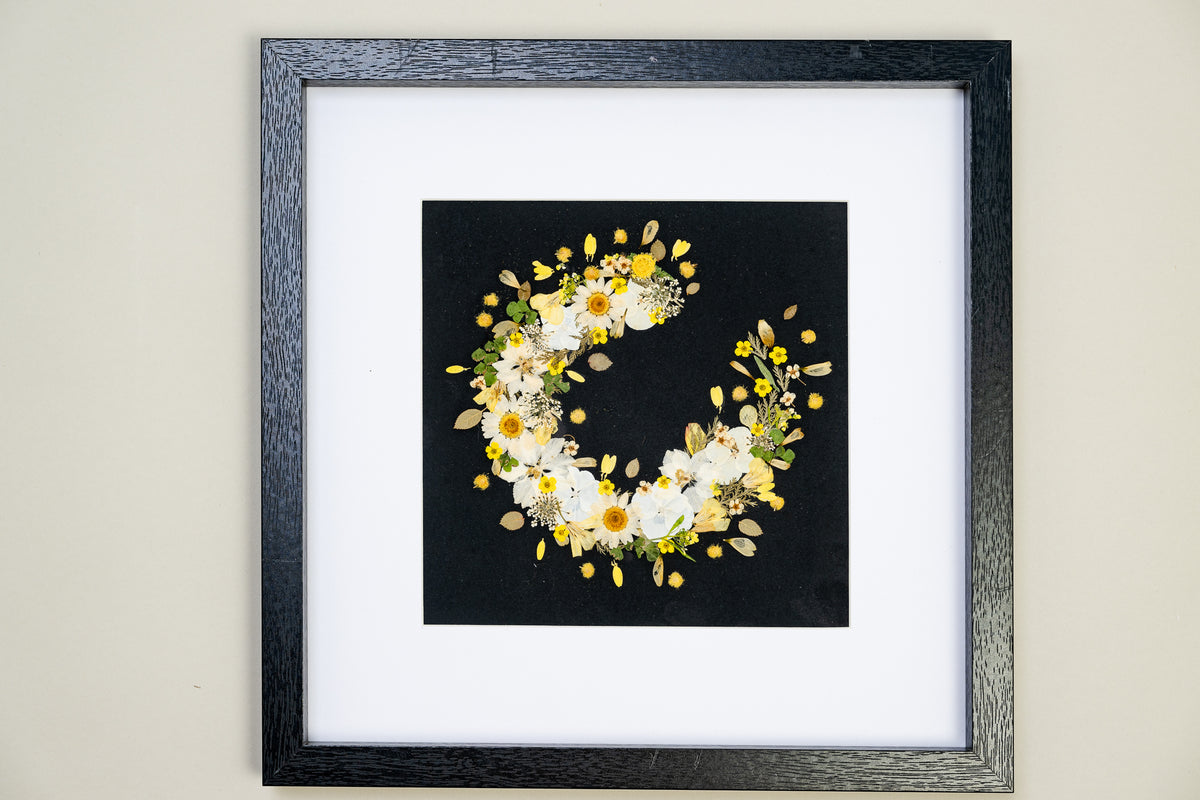 Botanical Series N° 8, geperste bloemen in kader, foto 1