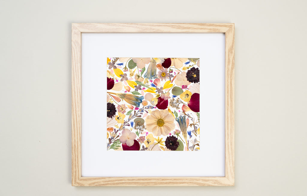 Botanical Series N° 10, geperste bloemen in kader, foto 1
