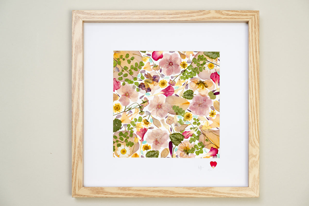 Botanical Series N° 11, geperste bloemen in kader, foto 1