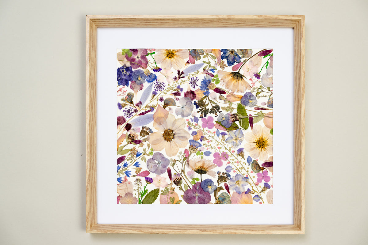 Botanical Series N° 17, geperste bloemen in kader, foto 1