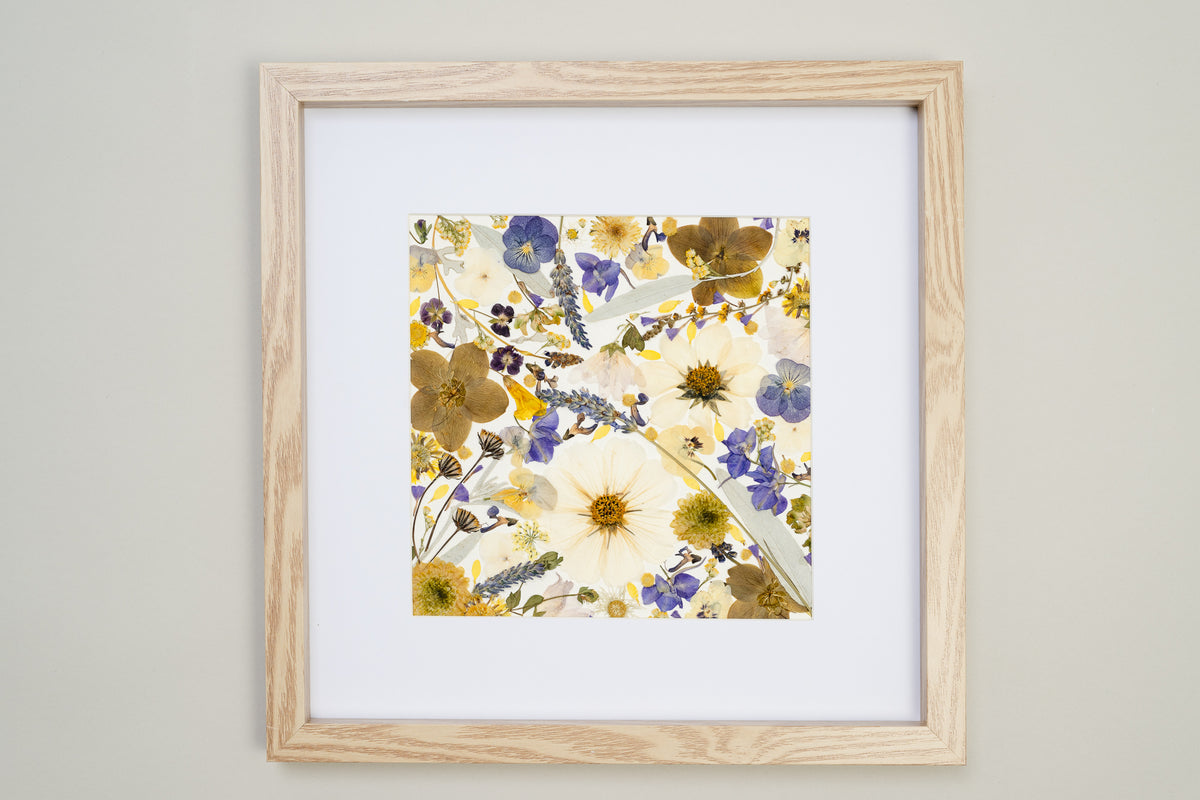 Botanical Series N° 18, geperste bloemen in kader, foto 1