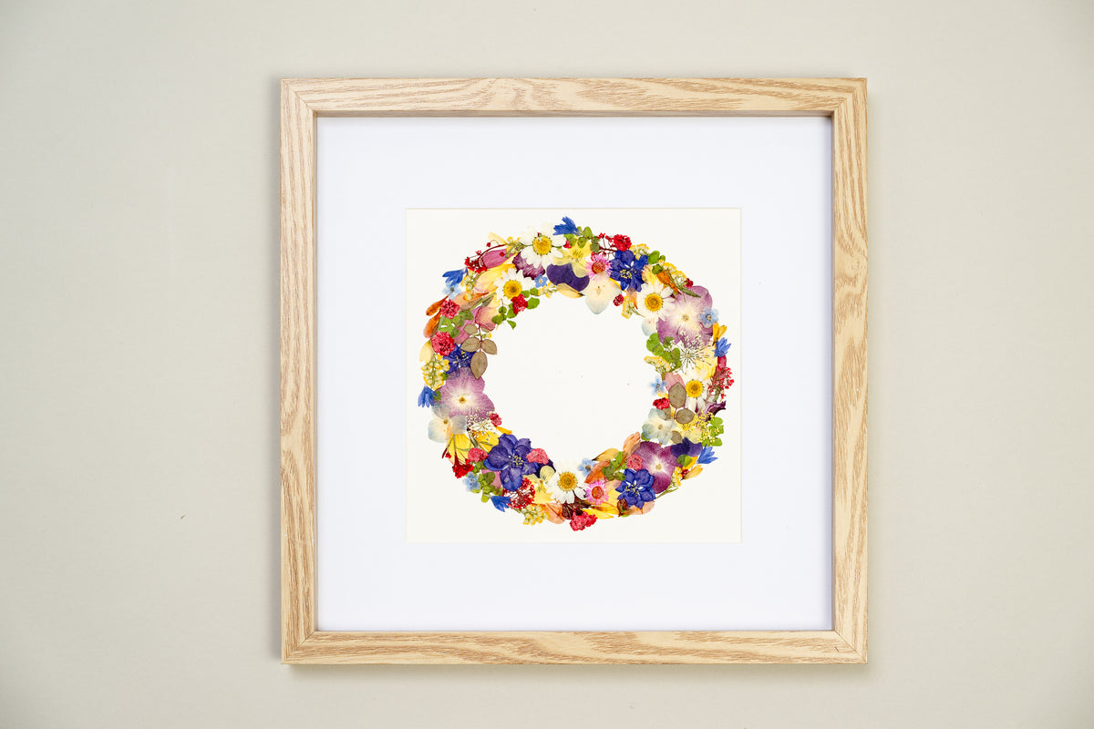 Botanical Series N° 19, geperste bloemen in kader, foto 1