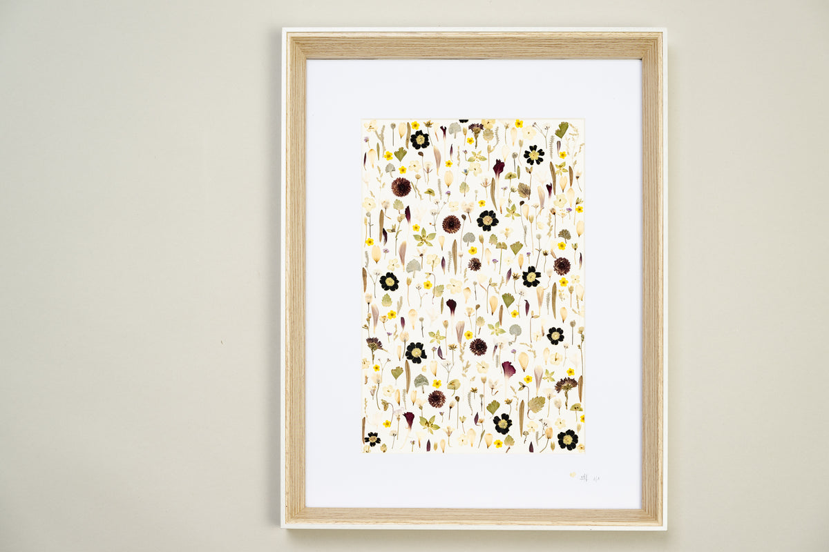 Botanical Series N° 21, geperste bloemen in kader, foto 1